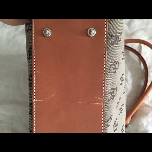 Dooney and Bourke Tan Shoulder Bag - Picture 4 of 7